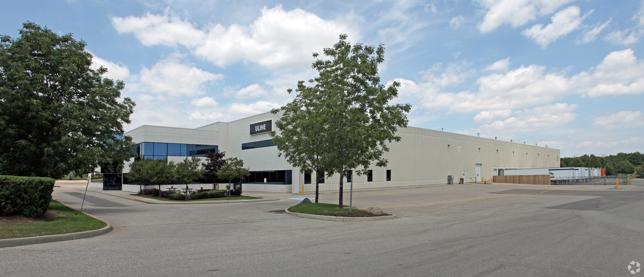 2695 Meadowvale Blvd, Mississauga, ON for lease Primary Photo- Image 1 of 3