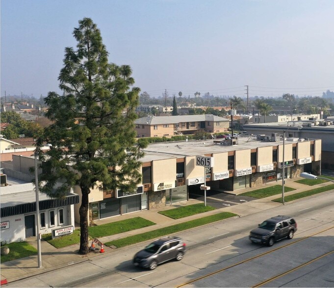 8615 Florence Ave, Downey, CA for lease - Primary Photo - Image 1 of 6