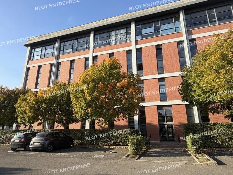 Office in Rennes for lease - Building Photo - Image 3 of 13