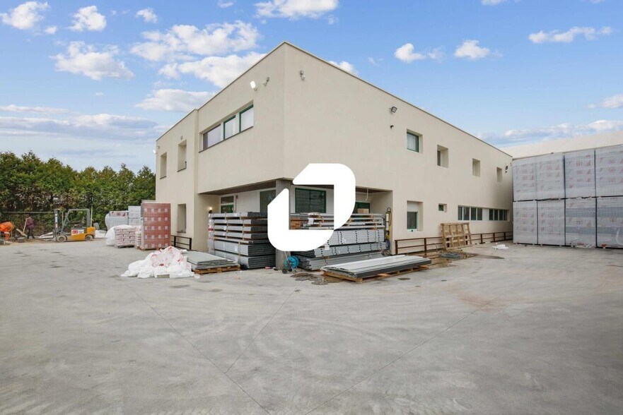 Flex in Saint-Pathus for sale - Building Photo - Image 1 of 5