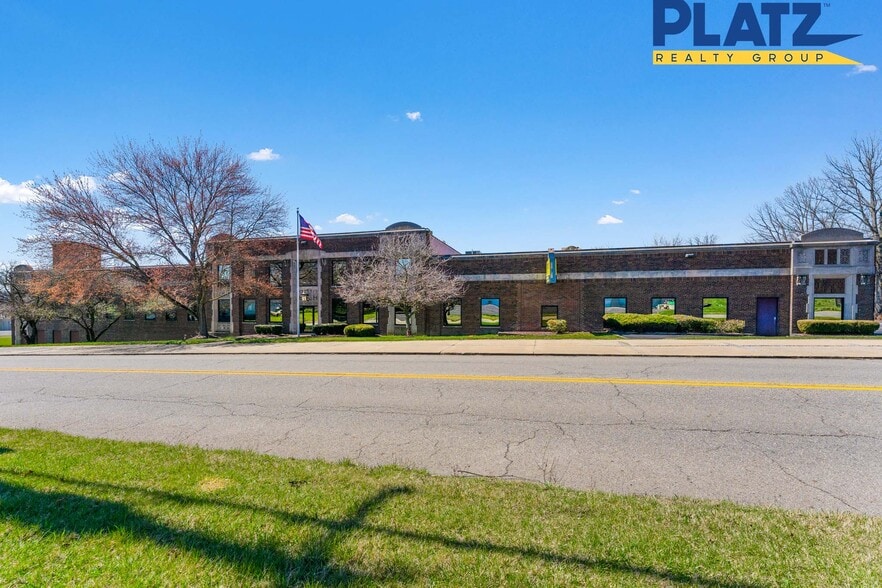 1900 Hubbard Rd, Youngstown, OH for lease - Building Photo - Image 2 of 21