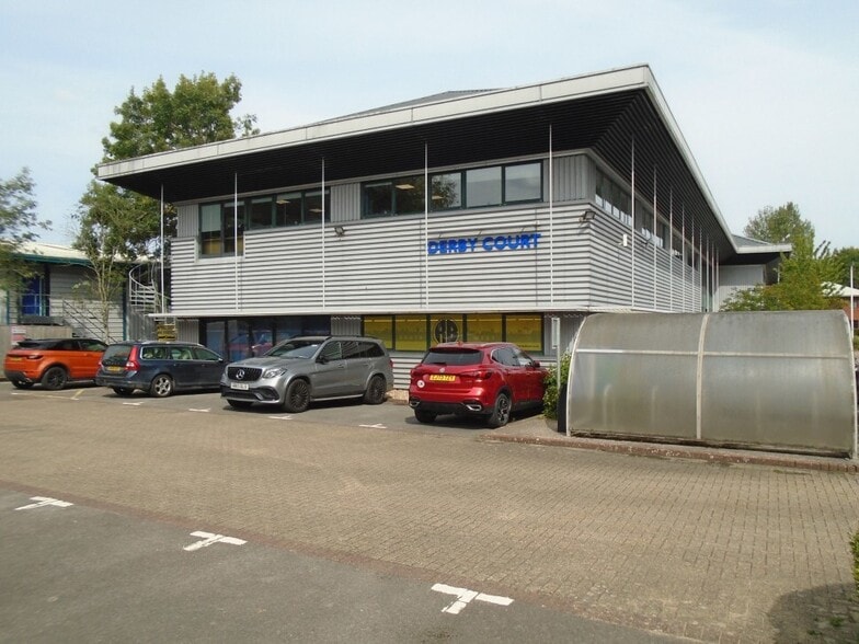 Epsom Sq, Trowbridge for lease - Building Photo - Image 3 of 8