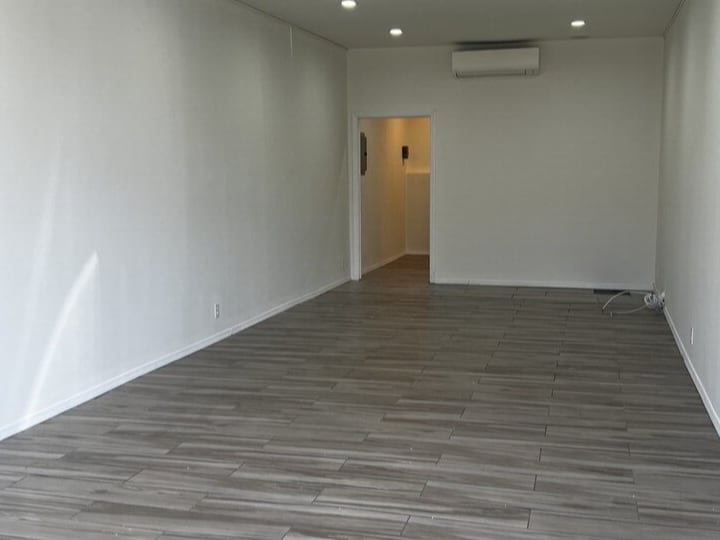 2903 1/2 Honolulu Ave, Glendale, CA for lease - Interior Photo - Image 1 of 5