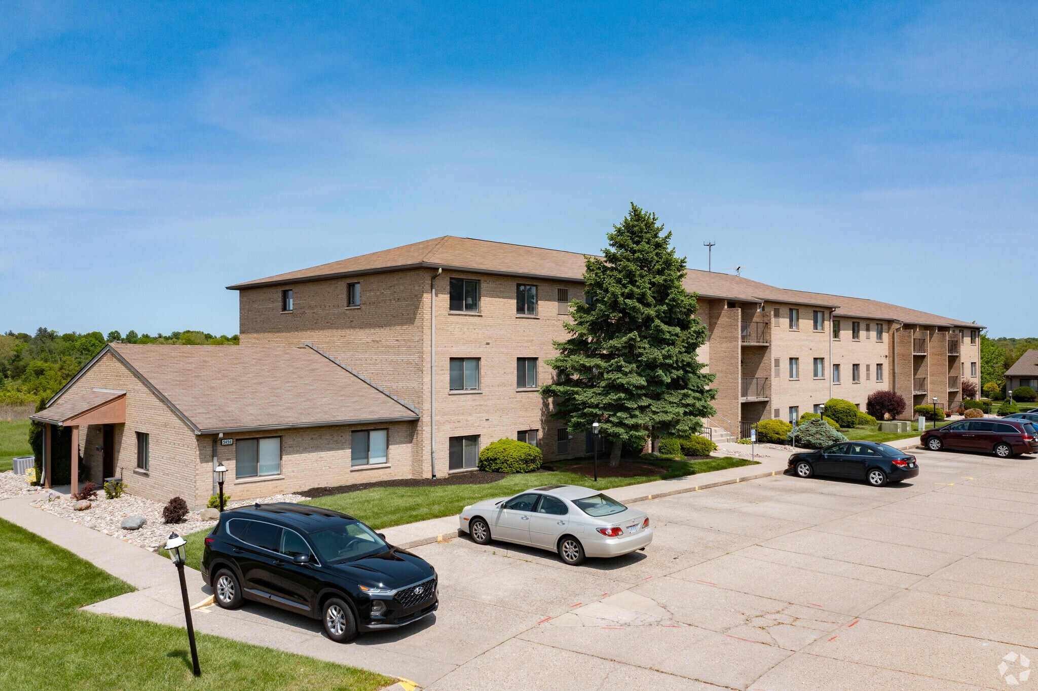 5411 Bluesky Dr, Cincinnati, OH for sale Primary Photo- Image 1 of 1