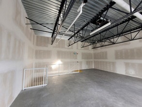 17280 Heather Dr, Surrey, BC for lease Interior Photo- Image 2 of 3