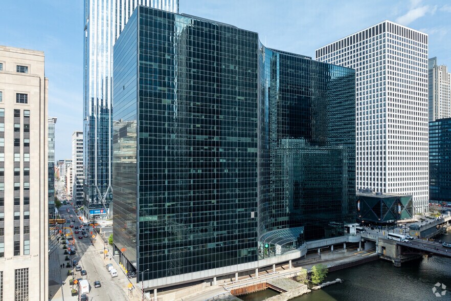 300 S Riverside Plz, Chicago, IL for lease - Building Photo - Image 1 of 24