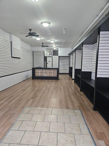 88-94 King St W, Brockville, ON for lease - Interior Photo - Image 3 of 5