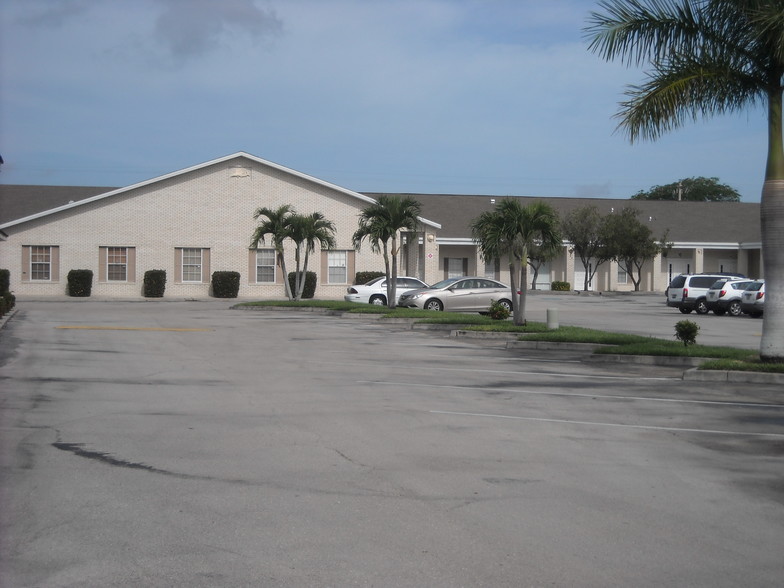 3660 Central Ave, Fort Myers, FL for lease - Building Photo - Image 1 of 6