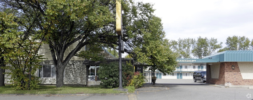 802 16th Ave NE, Calgary, AB for sale - Building Photo - Image 2 of 2