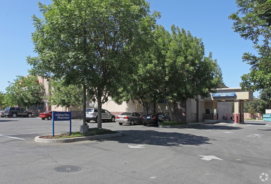 1300 W F St, Oakdale, CA for lease - Building Photo - Image 3 of 3