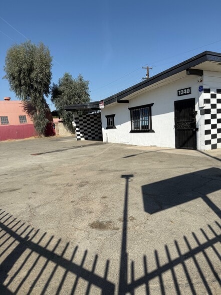 1240 E California Ave, Bakersfield, CA for lease - Building Photo - Image 1 of 7