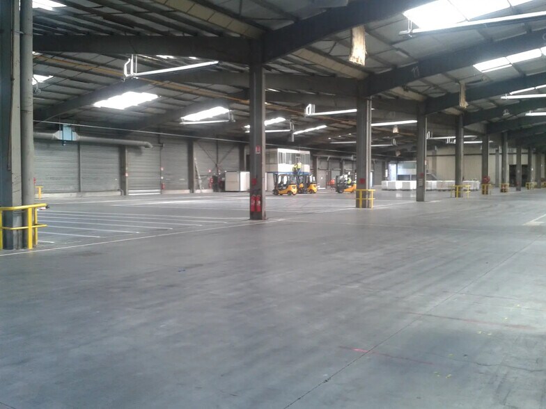 Industrial in Sin-le-Noble for lease - Building Photo - Image 2 of 5