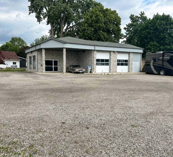 8 Metcalfe St E, Strathroy, ON for sale - Building Photo - Image 2 of 5