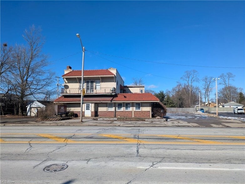 9047 Mentor Ave, Mentor, OH for sale - Building Photo - Image 1 of 11