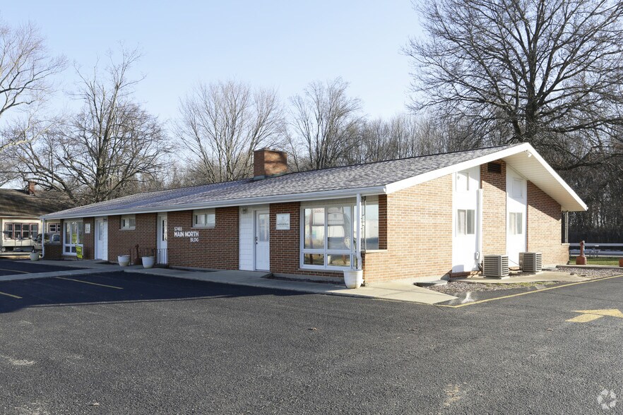 57465 N Main St, Three Rivers, MI 49093