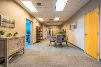 211 Fulton St, Peoria, IL for lease Interior Photo- Image 2 of 9