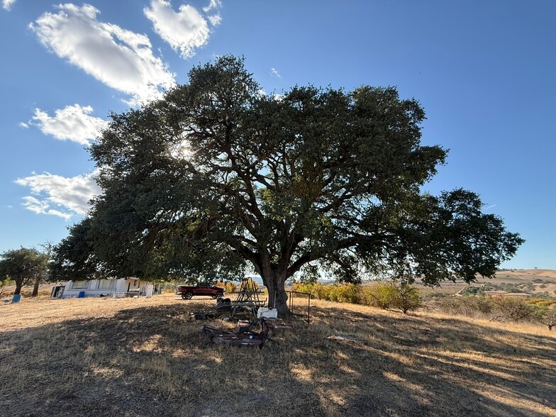 27 Wellsona Rd, Paso Robles, CA for sale - Primary Photo - Image 1 of 12