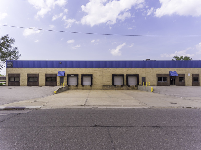 100 Hayes Dr, Brooklyn Heights, OH for lease - Building Photo - Image 2 of 4