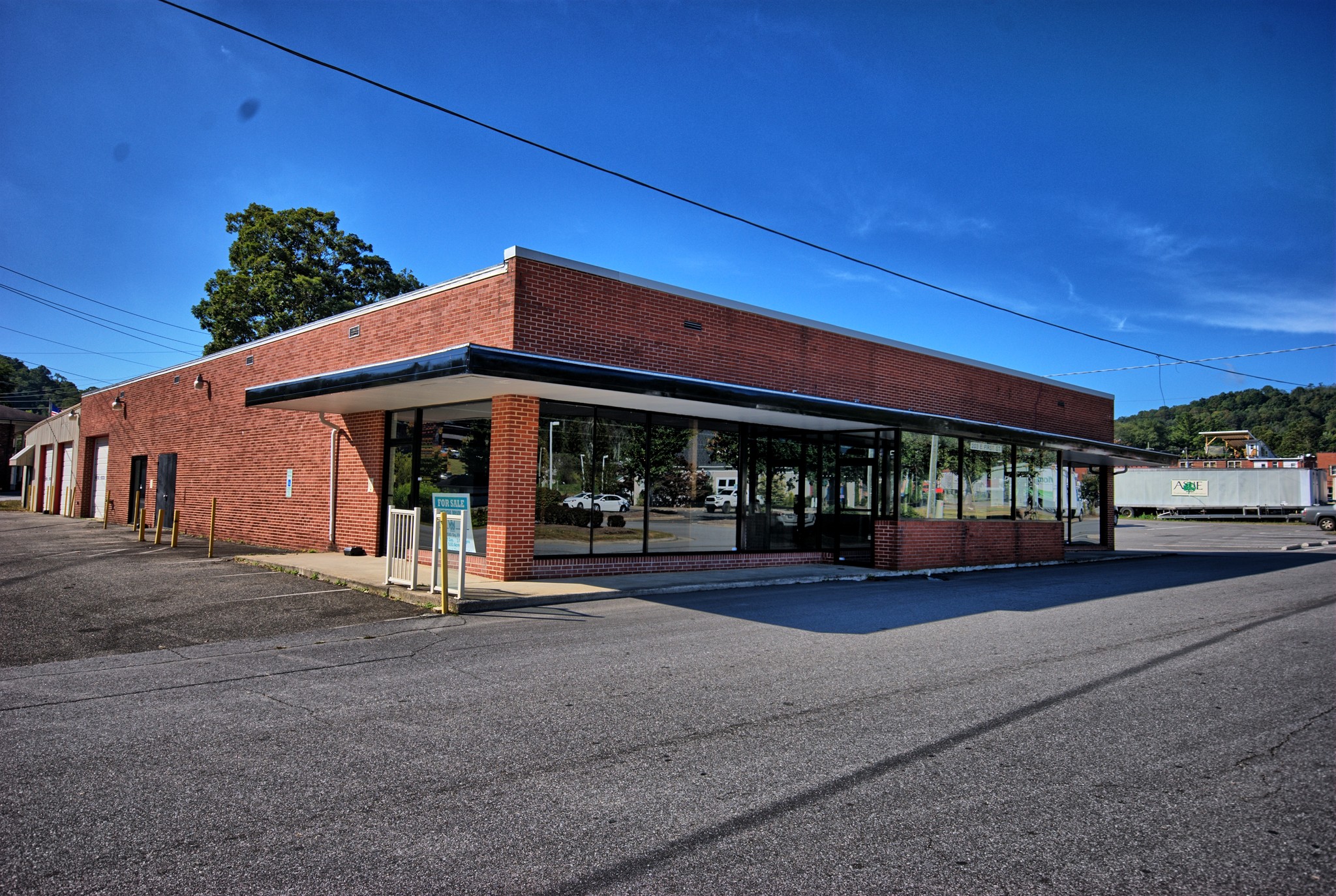 203 E First St, West Jefferson, NC for sale Building Photo- Image 1 of 1