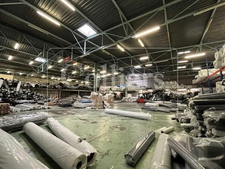 Office in Aubagne for lease - Interior Photo - Image 2 of 17