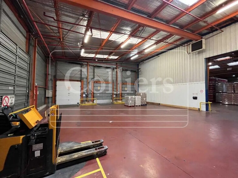 Industrial in Tarascon for lease - Interior Photo - Image 2 of 7