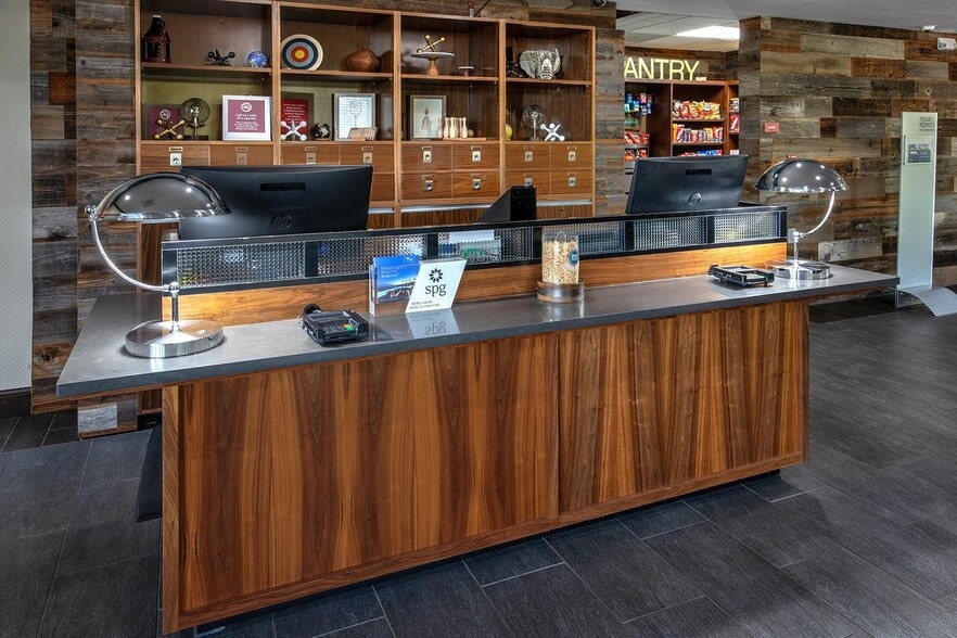 4090 Stansell Ct, Memphis, TN for sale - Interior Photo - Image 2 of 12