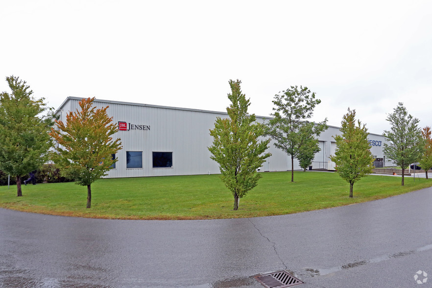 640 Cataraqui Woods Dr, Kingston, ON for lease - Building Photo - Image 2 of 4