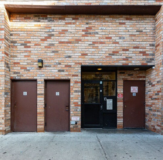 1664 Boston Rd, Bronx, NY for lease Building Photo- Image 1 of 2