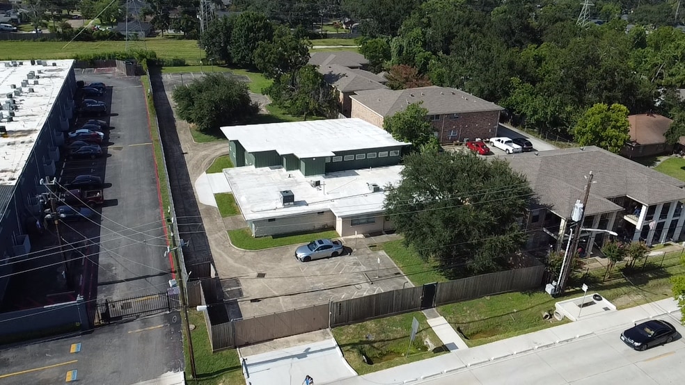 4202 Sherwood Ln, Houston, TX for lease - Aerial - Image 1 of 8