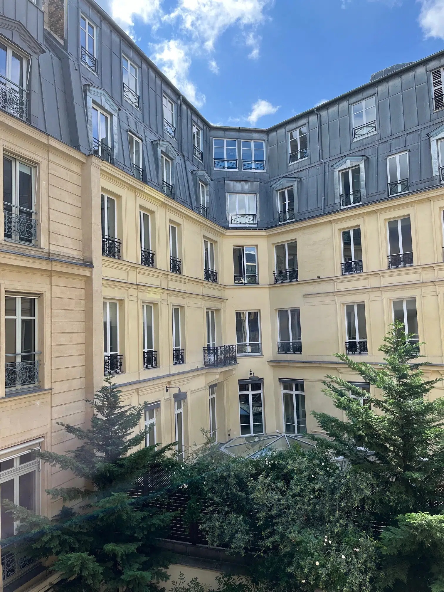 Office in Paris for lease Building Photo- Image 1 of 6