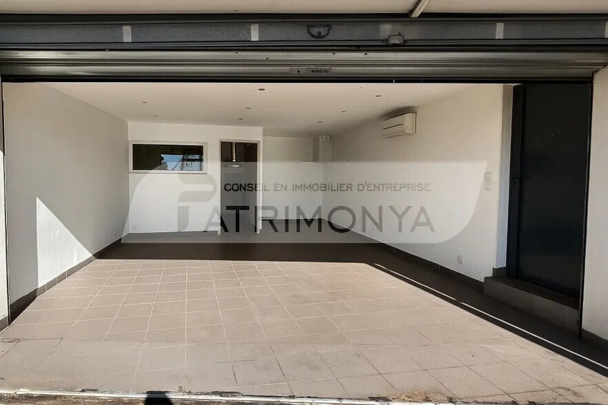 Retail in Marseille for lease - Interior Photo - Image 2 of 6