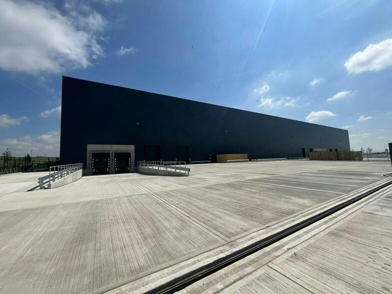 Coldharbour Ln, Rainham for lease - Building Photo - Image 3 of 15