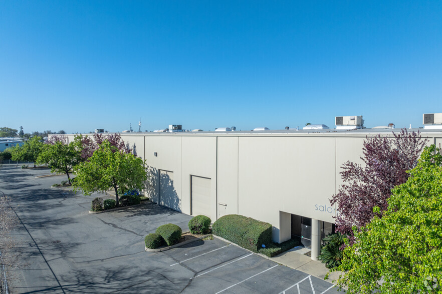 8432 Rovana Cir, Sacramento, CA for lease - Building Photo - Image 3 of 12