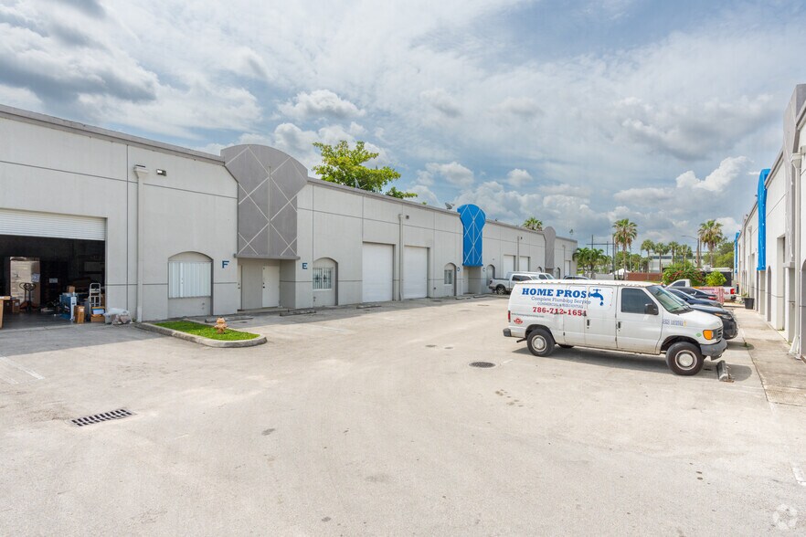 5111 NW 159th St, Miami Lakes, FL for lease - Building Photo - Image 1 of 6