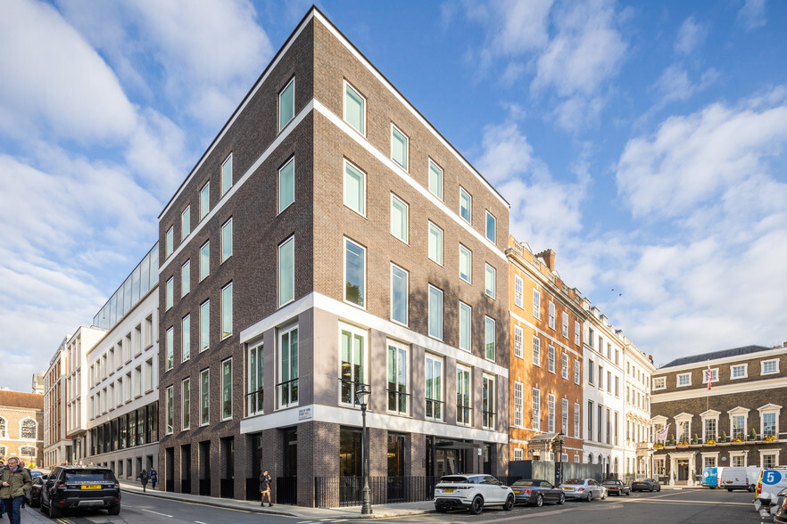 8 St. James's Sq, London, LND SW1Y 4JU | LoopNet