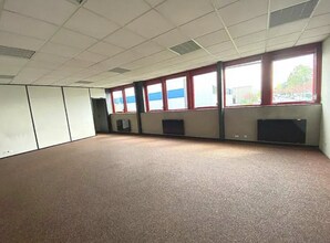 Office in Domont for lease Interior Photo- Image 1 of 4