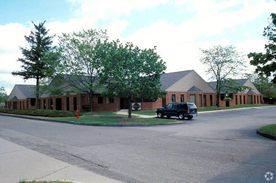 7001 Orchard Lake Rd, West Bloomfield, MI for sale - Primary Photo - Image 1 of 6