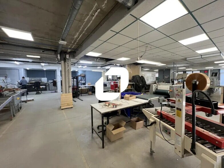 Flex in Tourcoing for lease - Interior Photo - Image 3 of 11