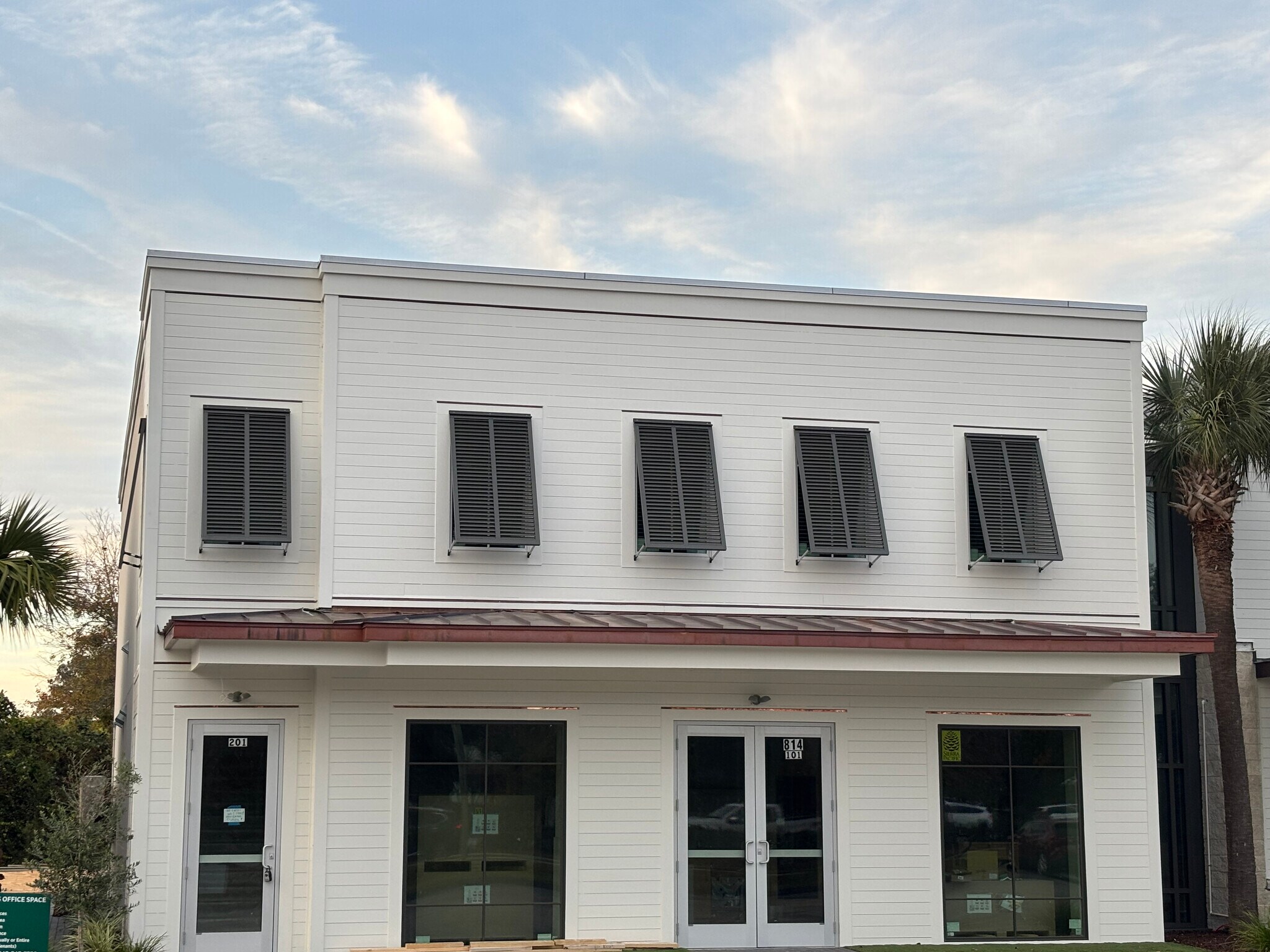 814 Johnnie Dodds Blvd, Mount Pleasant, SC for lease Building Photo- Image 1 of 14