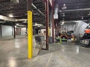 2460 Kerper Blvd, Dubuque, IA for lease Building Photo- Image 2 of 5