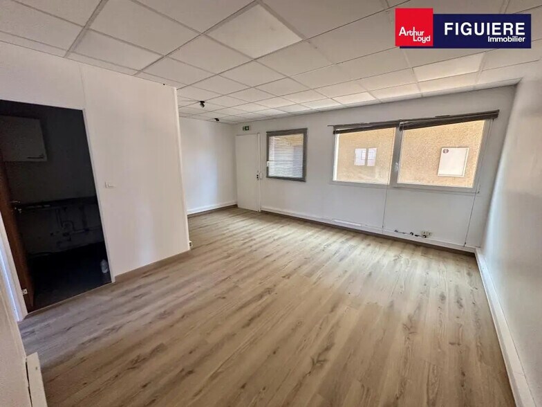 2 Voie D'Espagne, Vitrolles for lease - Interior Photo - Image 3 of 23