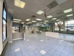 6821-6849 N Lincoln Ave, Lincolnwood, IL for lease Interior Photo- Image 2 of 2