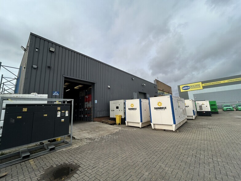 George Summers Clos, Rochester for lease - Building Photo - Image 2 of 6