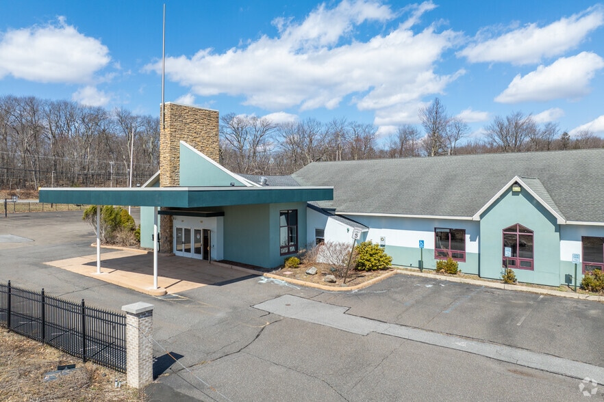 1110 Carriage Ln, Tobyhanna, PA for sale - Building Photo - Image 3 of 6