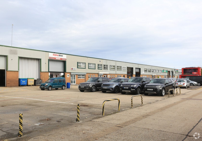 Deacon Fld, Guildford for sale - Primary Photo - Image 1 of 1