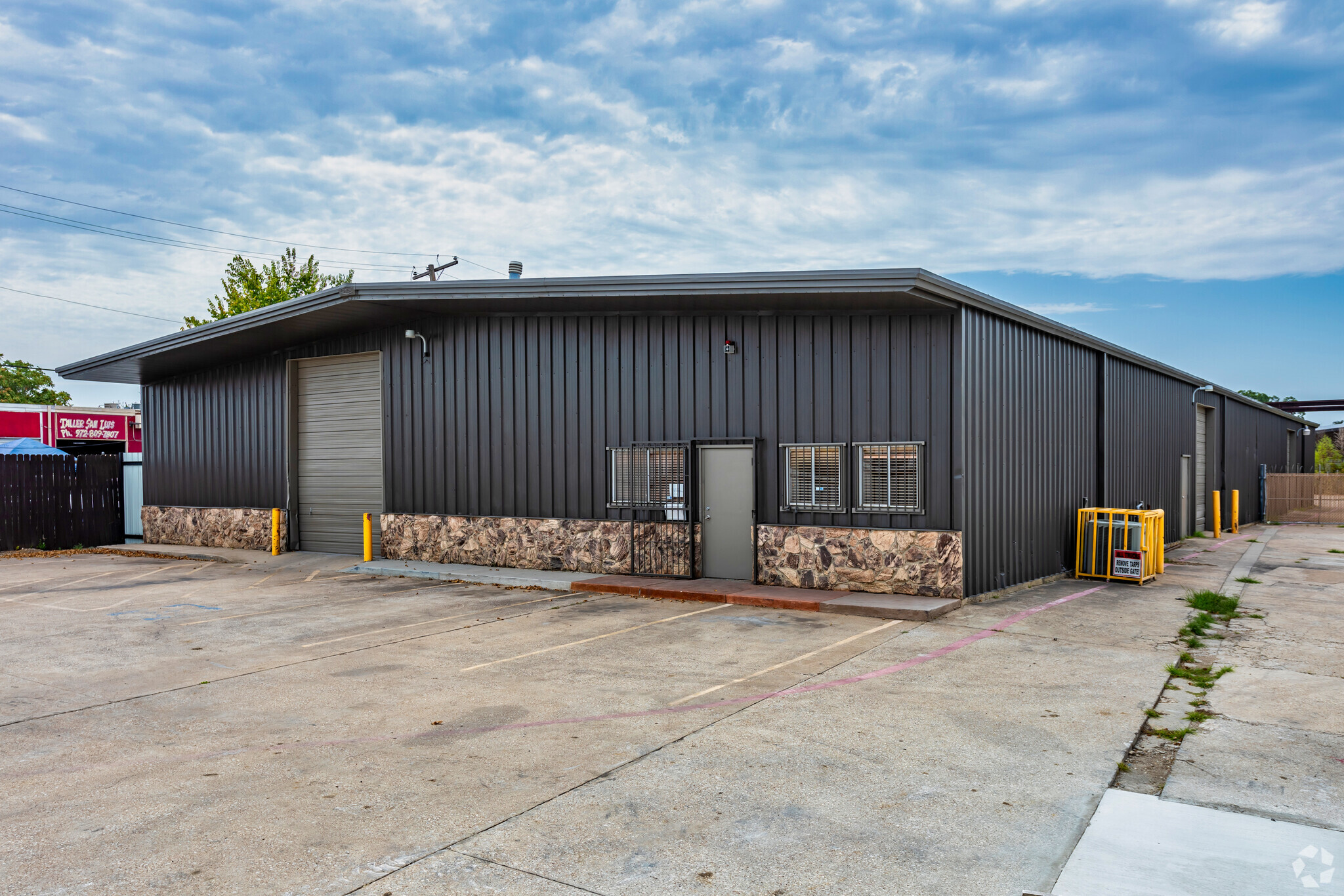 2678 Myrtle Springs Ave, Dallas, TX for sale Building Photo- Image 1 of 1