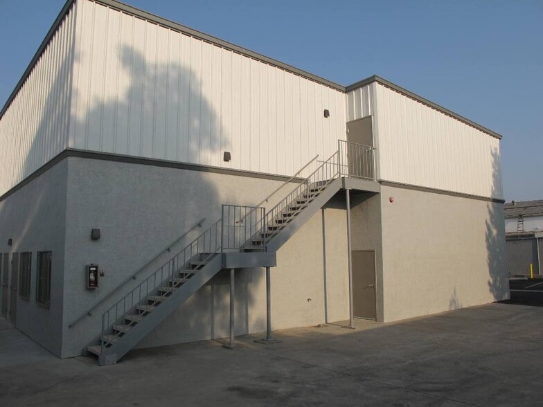 1235 Pierre Way, El Cajon, CA for lease - Building Photo - Image 3 of 13
