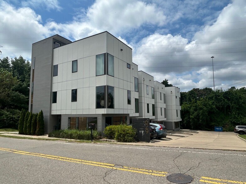 623 & 629 W Iris Drive, Nashville, TN portfolio of 2 properties for sale on LoopNet.com - Building Photo - Image 2 of 9