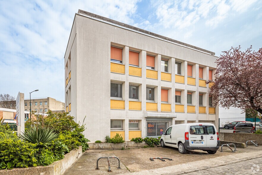 Office in Malakoff for lease - Building Photo - Image 3 of 3