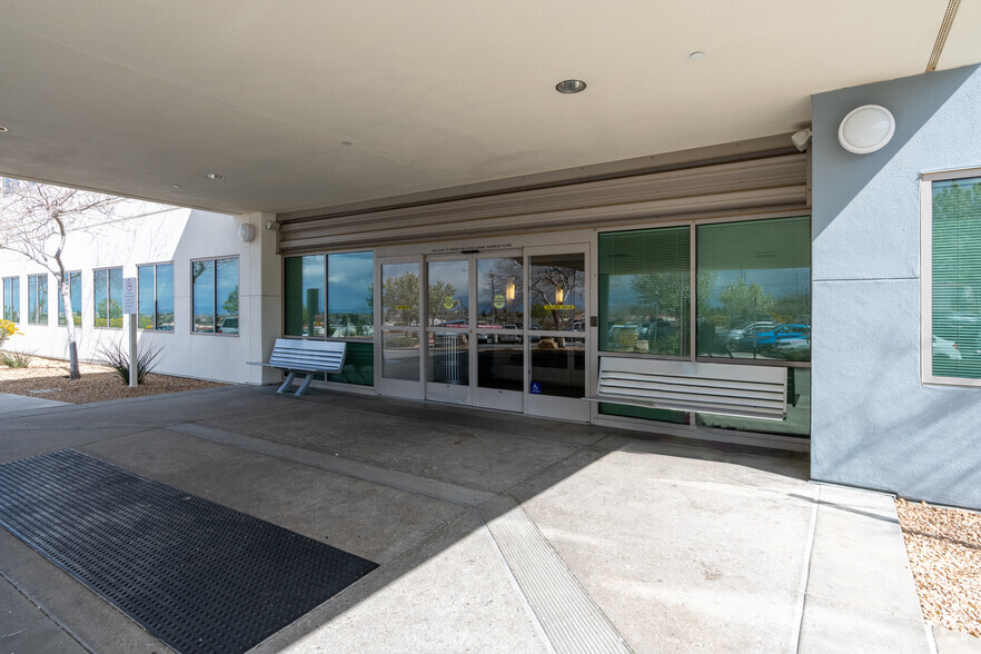 38660 Medical Center Dr, Palmdale, CA for lease - Building Photo - Image 3 of 7